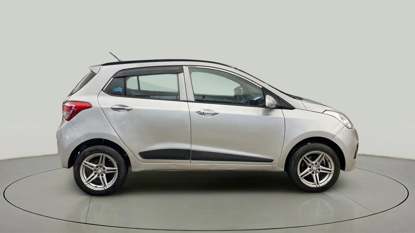 2014 Hyundai Grand i10 SPORTZ 1.2 KAPPA VTVT, CNG, Manual, 1,16,147 km, Right Side View