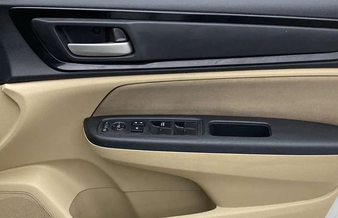 2019 Honda Amaze 1.2L I-VTEC VX, Petrol, Manual, 38,866 km, Driver Side Door Panels Control