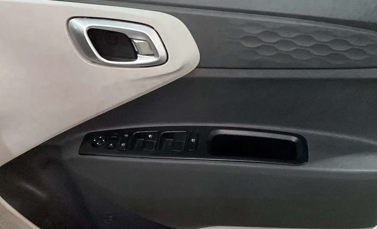 2022 Hyundai GRAND I10 NIOS SPORTZ 1.2 KAPPA VTVT CNG, CNG, Manual, 9,967 km, Driver Side Door Panels Control