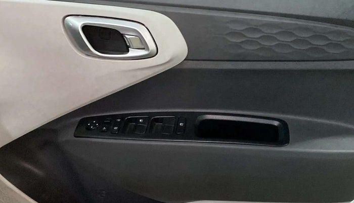 2022 Hyundai GRAND I10 NIOS SPORTZ 1.2 KAPPA VTVT CNG, CNG, Manual, 9,967 km, Driver Side Door Panels Control