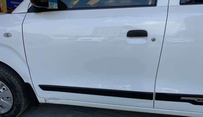 2020 Maruti New Wagon-R LXI CNG 1.0, CNG, Manual, 79,724 km, Front passenger door - Slightly dented