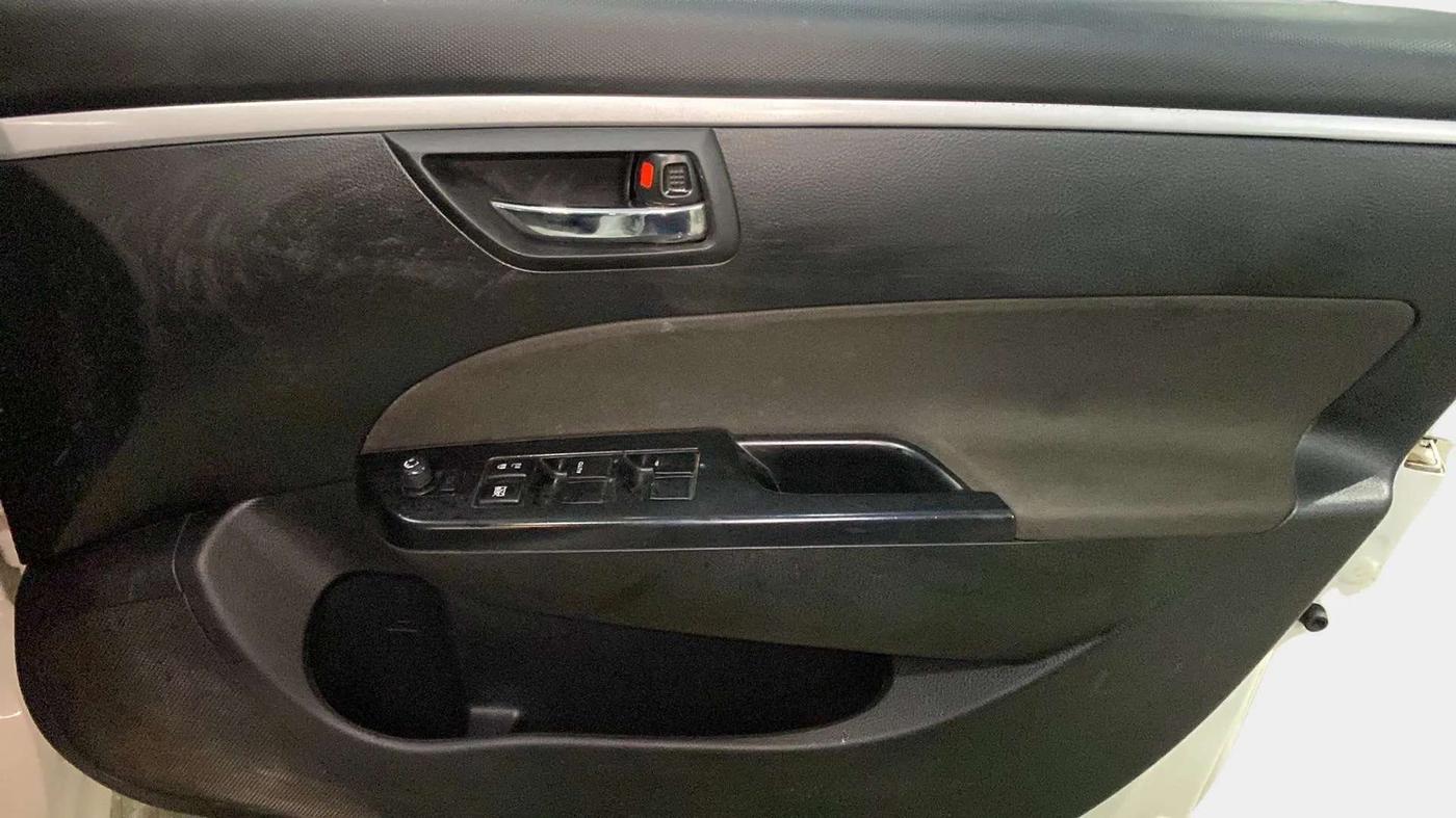 2017 Maruti Swift VXI, Petrol, Manual, 24,759 km, Driver Side Door Panels Control