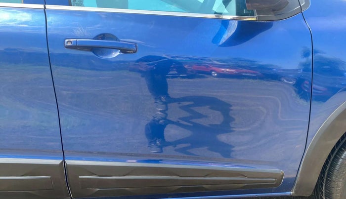 2019 Renault TRIBER RXL MT, Petrol, Manual, 31,566 km, Driver-side door - Minor scratches