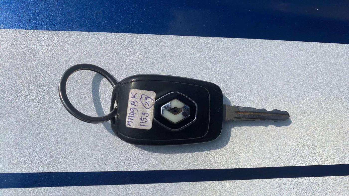 2019 Renault TRIBER RXL MT, Petrol, Manual, 31,566 km, Key Close Up