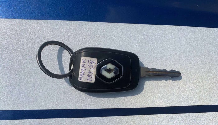 2019 Renault TRIBER RXL MT, Petrol, Manual, 31,566 km, Key Close Up