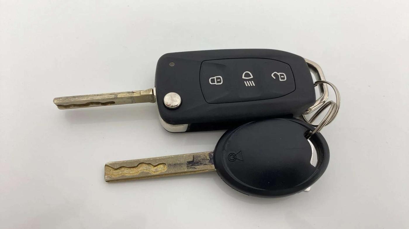 2021 Tata ALTROZ XM PLUS PETROL, Petrol, Manual, 25,321 km, Key Close Up