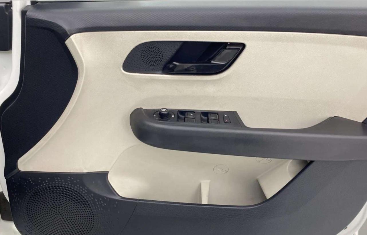 2021 Tata ALTROZ XM PLUS PETROL, Petrol, Manual, 25,321 km, Driver Side Door Panels Control