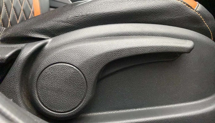 2016 Hyundai i20 Active 1.2 SX, Petrol, Manual, 22,126 km, Driver Side Adjustment Panel