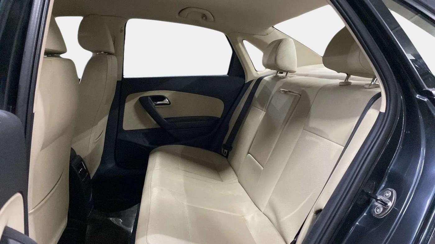 2017 Skoda Rapid STYLE 1.5 TDI AT, Diesel, Automatic, 1,10,650 km, Right Side Rear Door Cabin