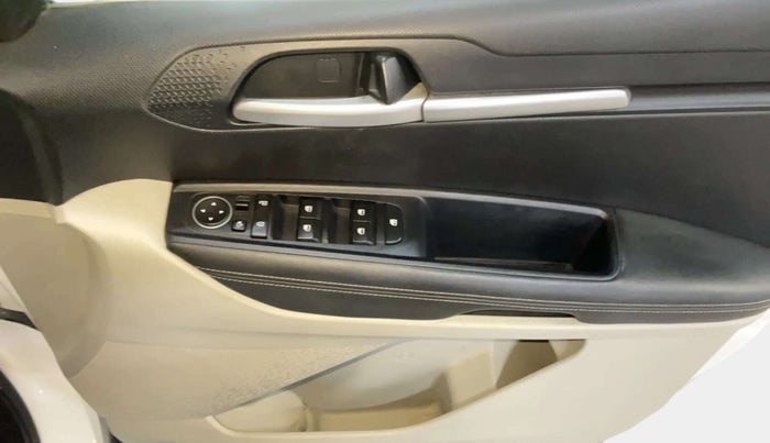 2021 KIA SONET HTX 1.0 IMT, Petrol, Manual, 31,488 km, Driver Side Door Panels Control
