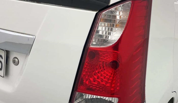 2018 Maruti Wagon R 1.0 LXI CNG, CNG, Manual, 99,940 km, Right tail light - Minor damage