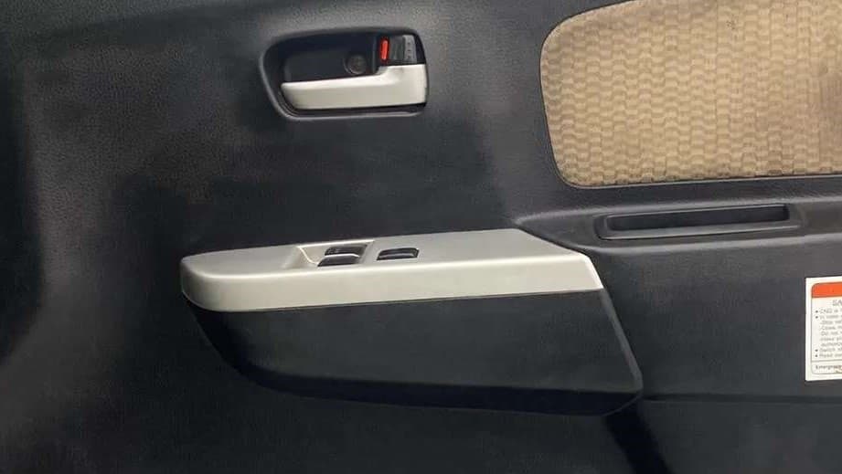 2018 Maruti Wagon R 1.0 LXI CNG, CNG, Manual, 99,940 km, Driver Side Door Panels Control