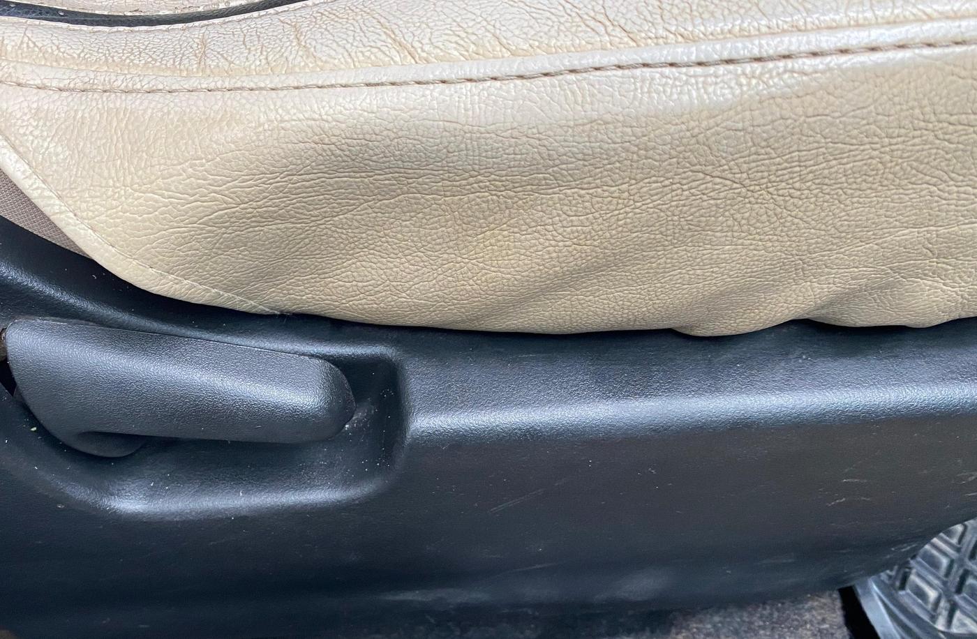 2018 Maruti Wagon R 1.0 LXI CNG, CNG, Manual, 99,940 km, Driver Side Adjustment Panel