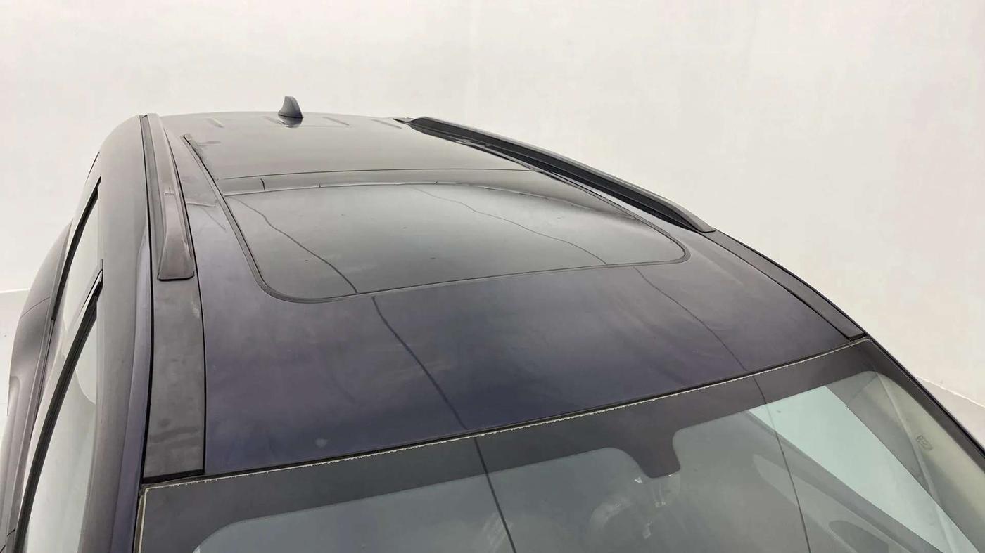2022 Mahindra XUV700 AX 5 P AT 5 STR, Petrol, Automatic, 6,966 km, Roof