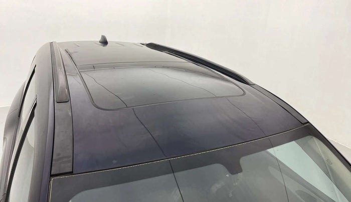 2022 Mahindra XUV700 AX 5 P AT 5 STR, Petrol, Automatic, 6,966 km, Roof