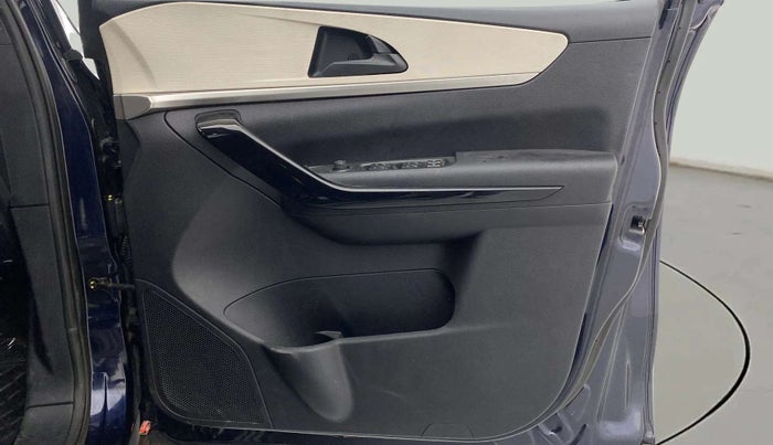 2022 Mahindra XUV700 AX 5 P AT 5 STR, Petrol, Automatic, 6,966 km, Driver Side Door Panels Control