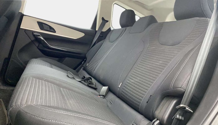 2022 Mahindra XUV700 AX 5 P AT 5 STR, Petrol, Automatic, 6,966 km, Right Side Rear Door Cabin