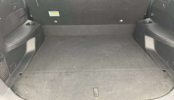 2022 Mahindra XUV700 AX 5 P AT 5 STR, Petrol, Automatic, 6,966 km, Boot Inside