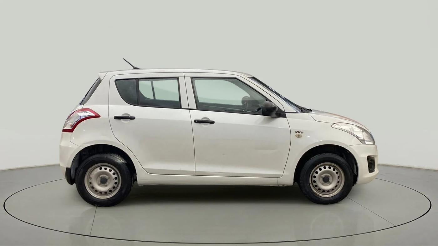2016 Maruti Swift LXI (O), Petrol, Manual, 39,446 km, Right Side View