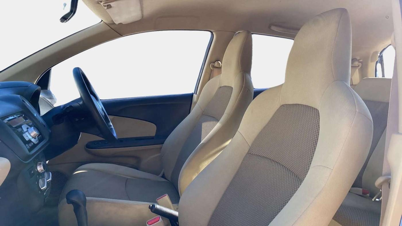 2015 Honda Brio VX AT, Petrol, Automatic, 16,174 km, Right Side Front Door Cabin