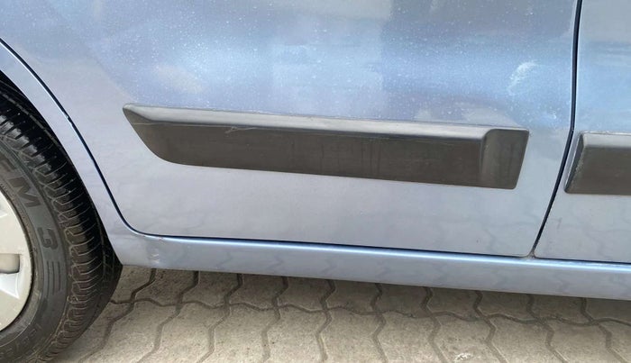 2014 Maruti Wagon R 1.0 LXI CNG, CNG, Manual, 96,169 km, Right running board - Slightly dented