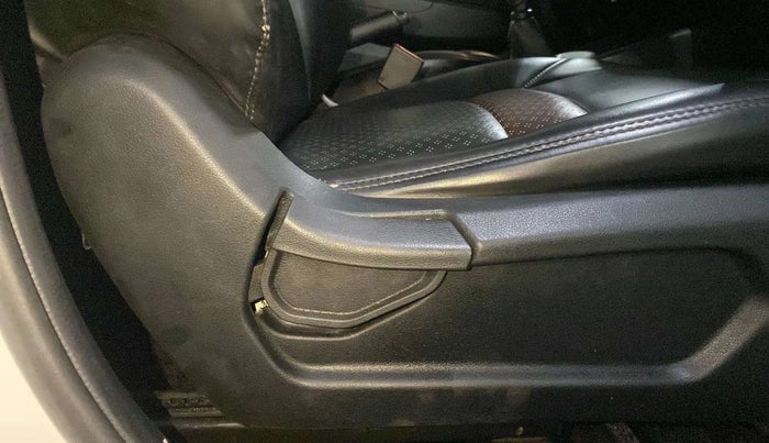 2020 Hyundai VENUE S 1.2, Petrol, Manual, 67,244 km, Driver Side Adjustment Panel