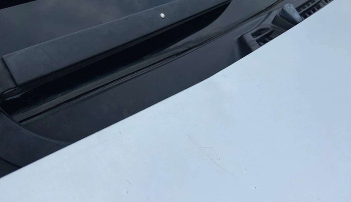 2017 Mahindra XUV500 W9, Diesel, Manual, 81,791 km, Bonnet (hood) - Minor scratches