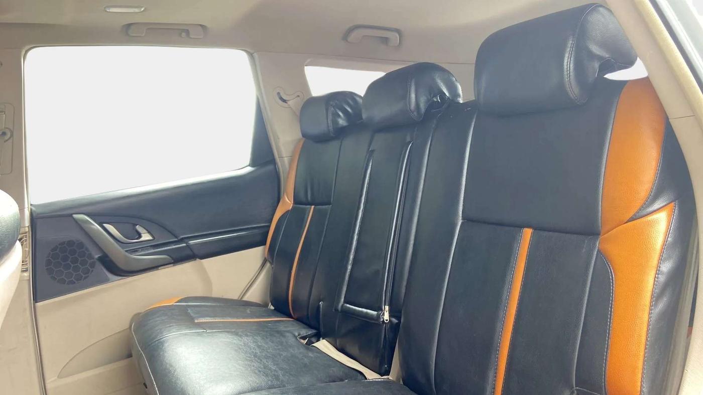 2017 Mahindra XUV500 W9, Diesel, Manual, 81,791 km, Right Side Rear Door Cabin