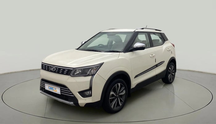 2019 Mahindra XUV300 W8 (O) 1.5 DIESEL AMT, Diesel, Automatic, 59,735 km, Left Front Diagonal