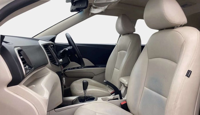 2019 Mahindra XUV300 W8 (O) 1.5 DIESEL AMT, Diesel, Automatic, 59,735 km, Right Side Front Door Cabin