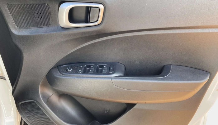 2021 Hyundai VENUE S 1.2, Petrol, Manual, 24,419 km, Driver Side Door Panels Control