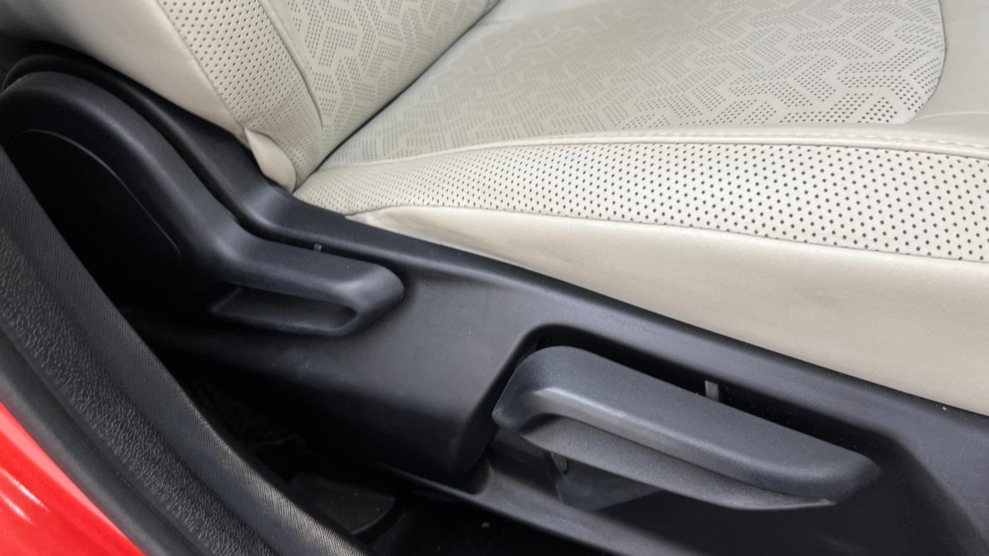 2022 Tata NEXON XZA PLUS (PREMIUM) PETROL, Petrol, Automatic, 42,535 km, Driver Side Adjustment Panel