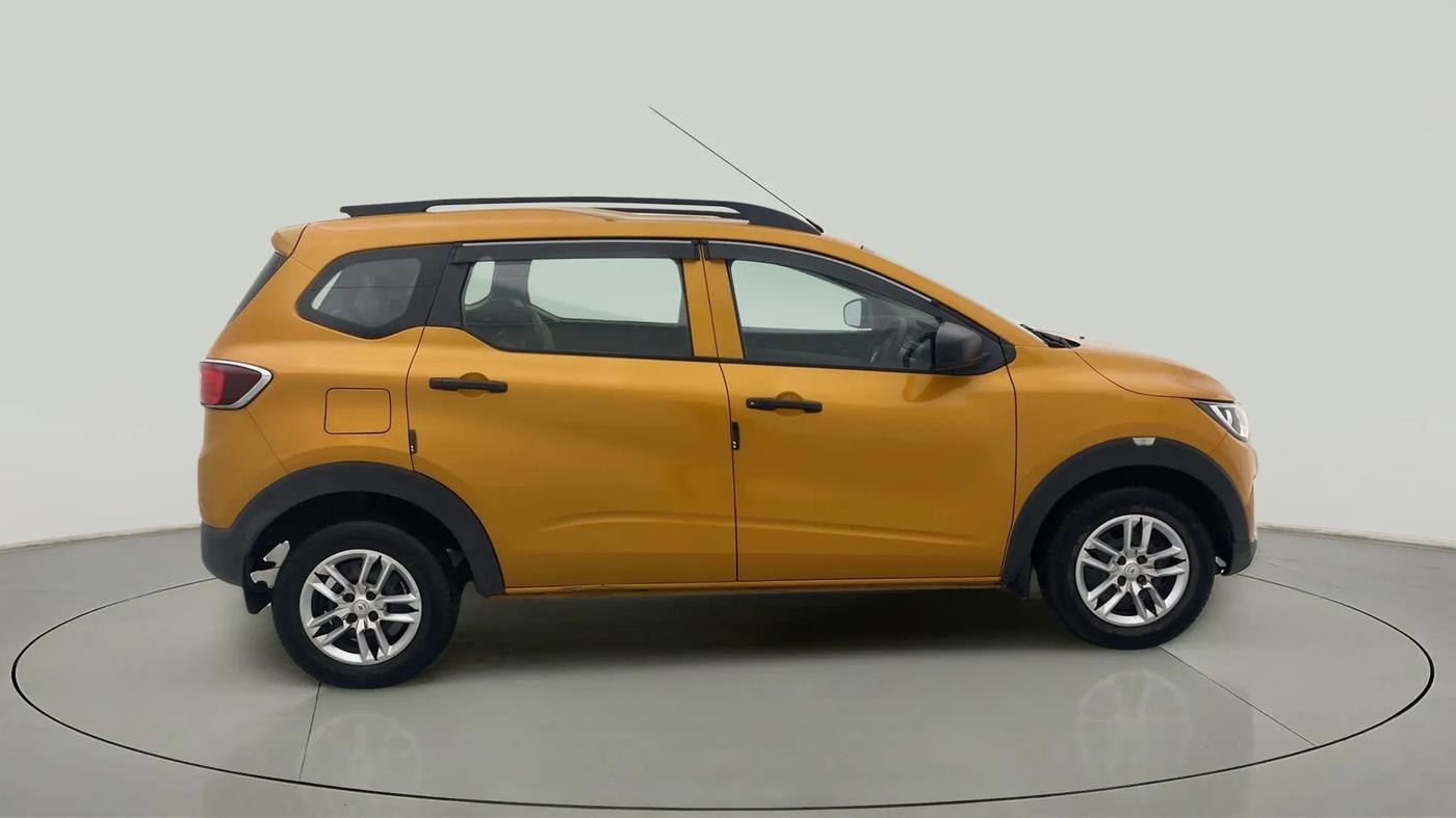 2021 Renault TRIBER RXT, Petrol, Manual, 44,137 km, Right Side View