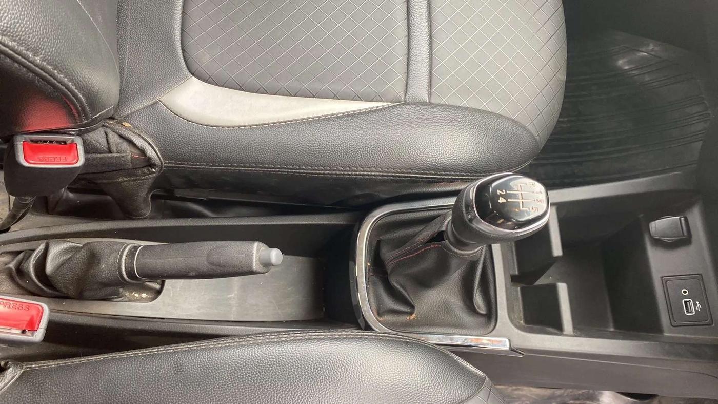 2021 Renault Kwid RXT 1.0 (O), Petrol, Manual, 11,471 km, Gear Lever
