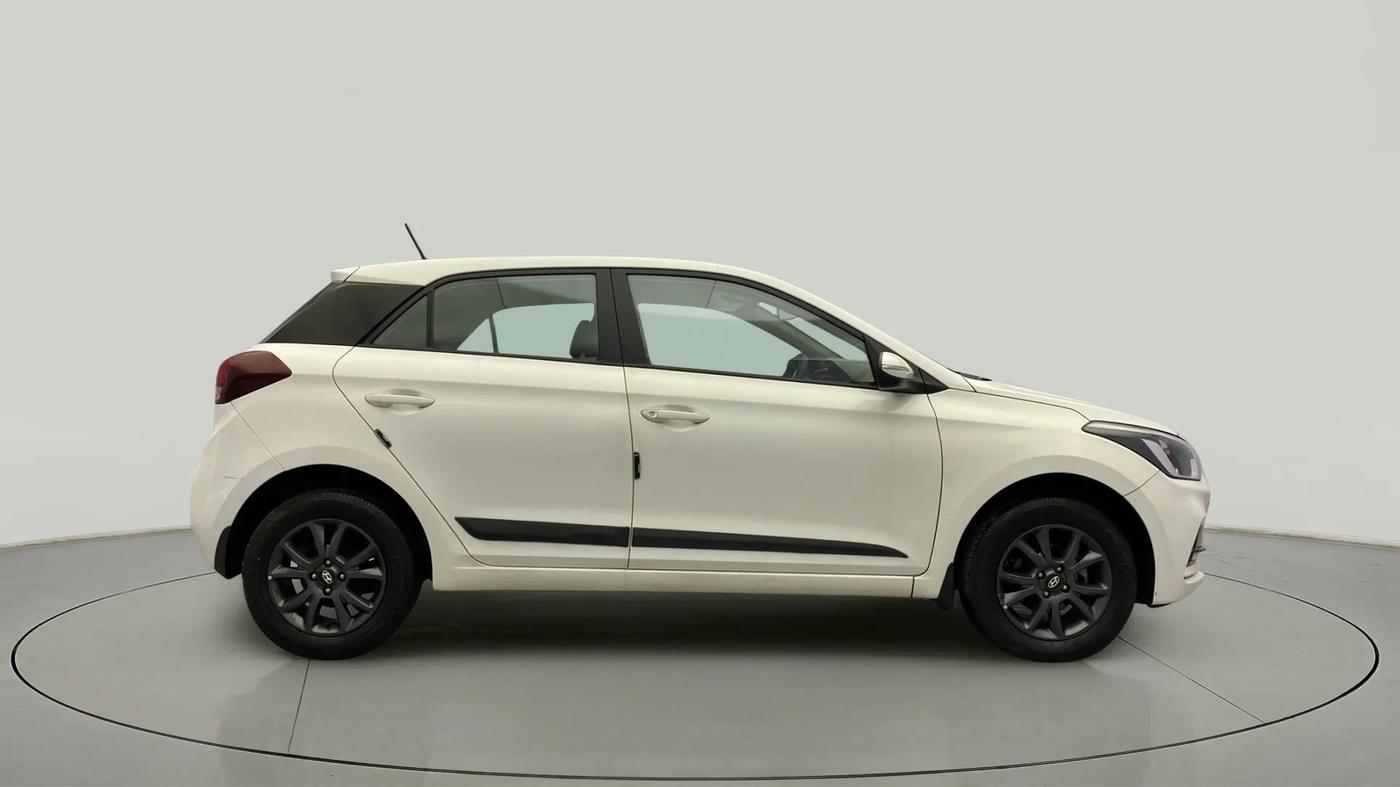 2019 Hyundai Elite i20 SPORTZ PLUS 1.2, Petrol, Manual, 21,649 km, Right Side View