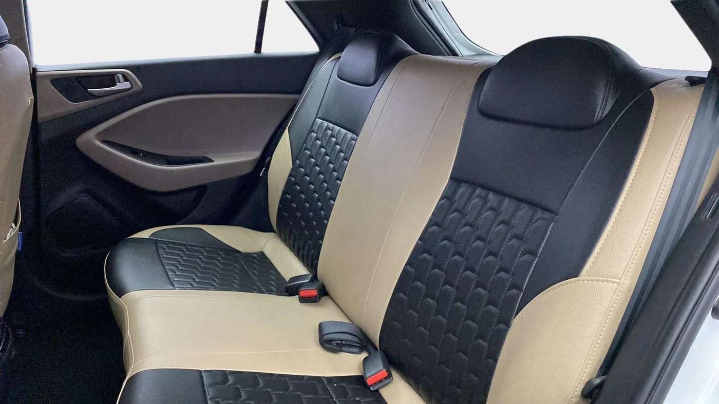2019 Hyundai Elite i20 SPORTZ PLUS 1.2, Petrol, Manual, 21,649 km, Right Side Rear Door Cabin