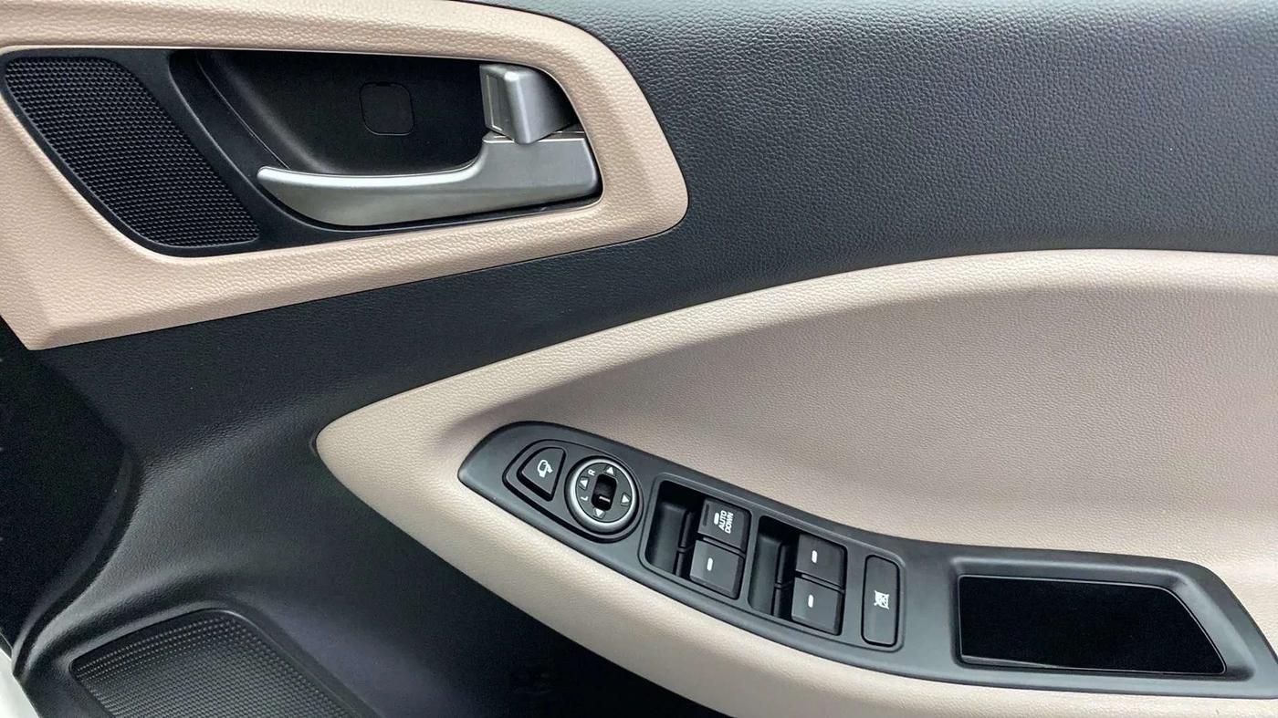 2019 Hyundai Elite i20 SPORTZ PLUS 1.2, Petrol, Manual, 21,649 km, Driver Side Door Panels Control