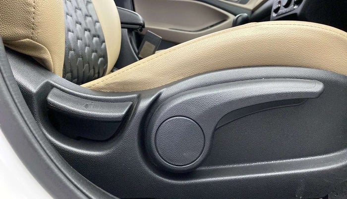 2019 Hyundai Elite i20 SPORTZ PLUS 1.2, Petrol, Manual, 21,649 km, Driver Side Adjustment Panel