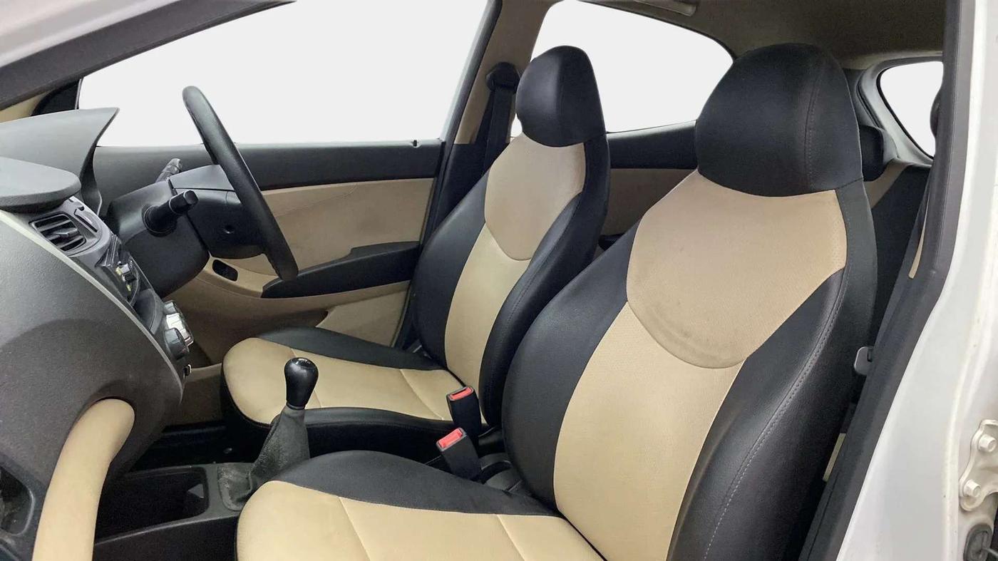 2016 Hyundai Eon ERA +, Petrol, Manual, 63,609 km, Right Side Front Door Cabin