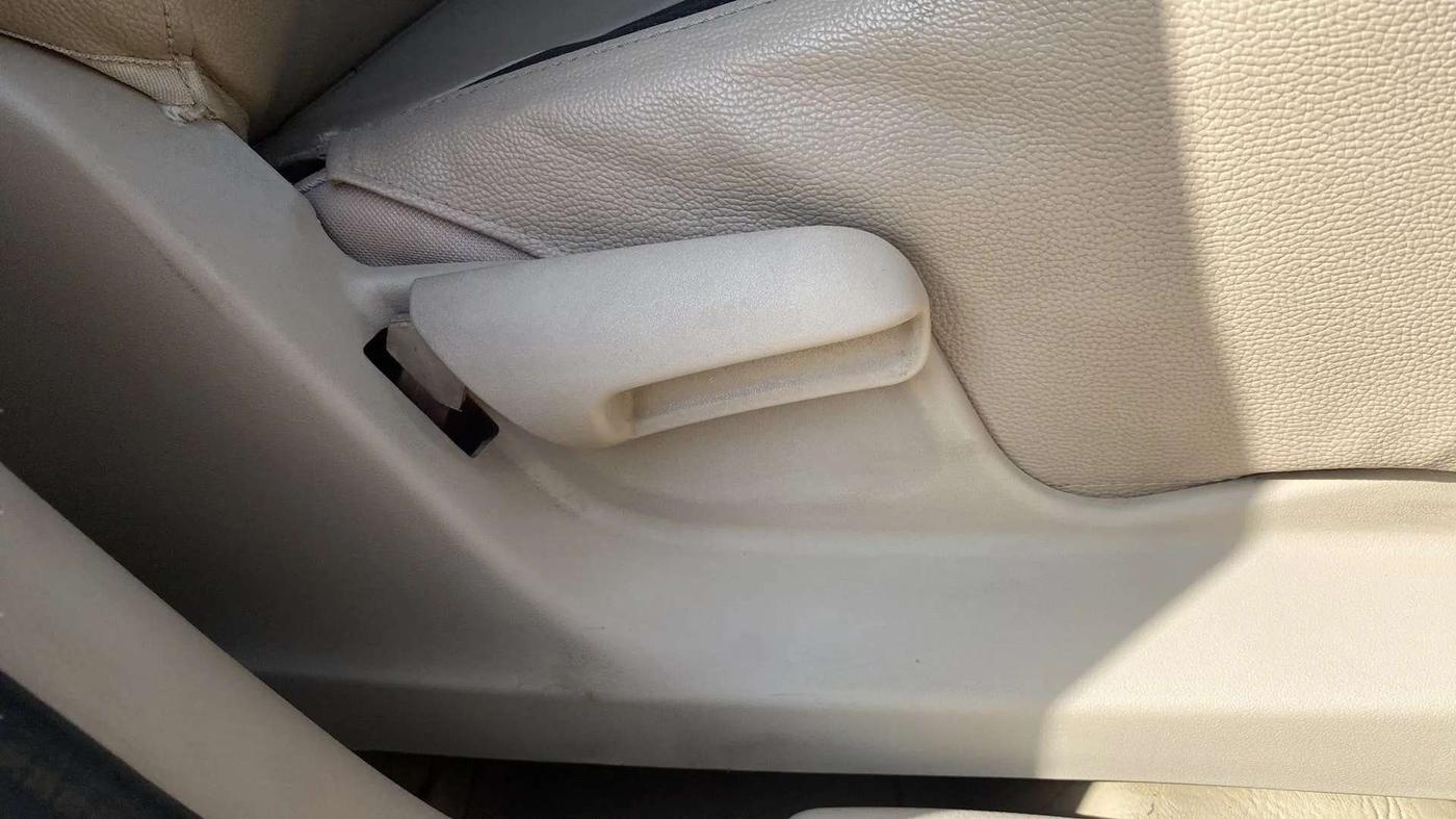 2014 Maruti Swift Dzire VXI, Petrol, Manual, 77,832 km, Driver Side Adjustment Panel