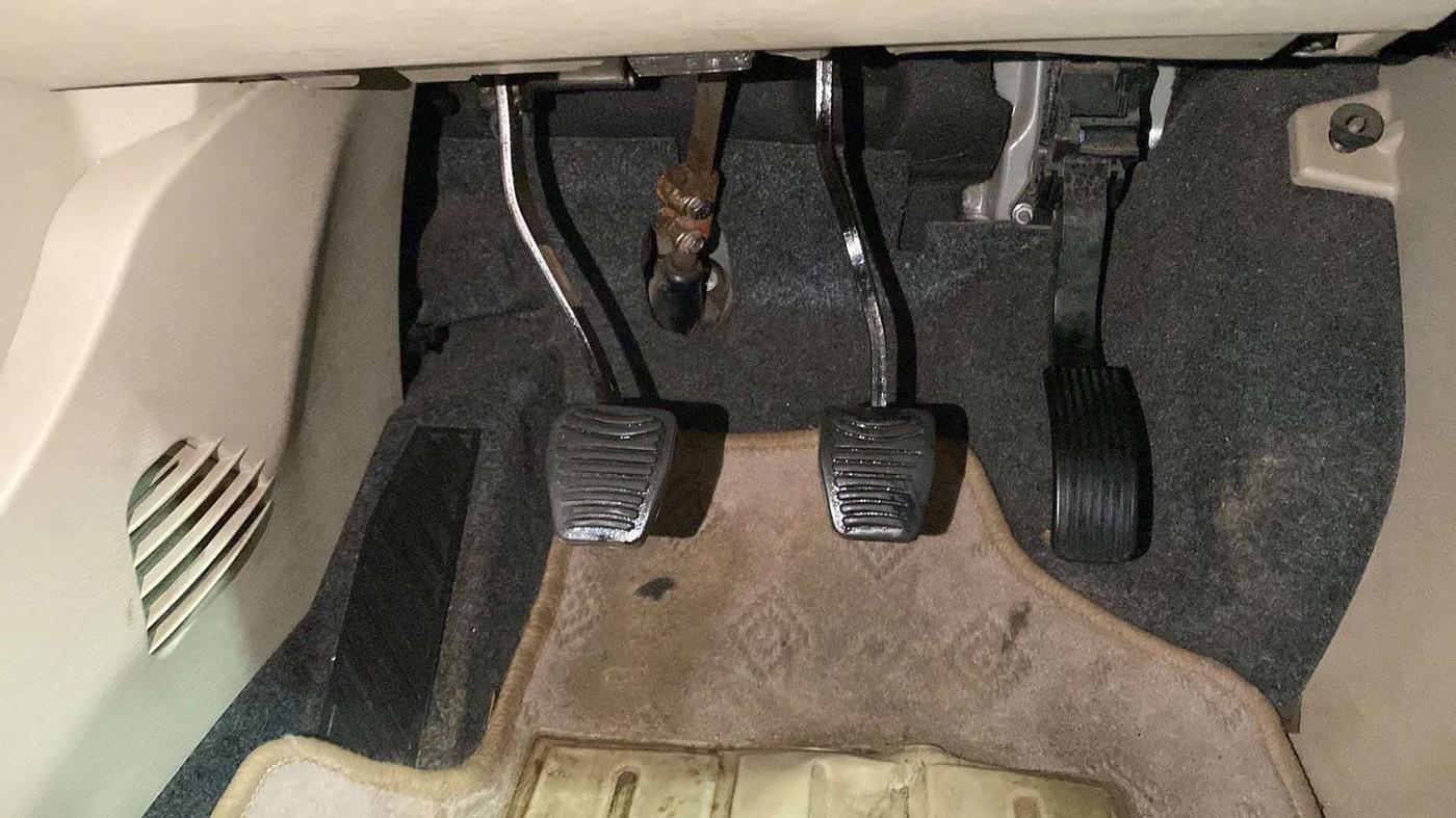 2018 Mahindra XUV500 W6, Diesel, Manual, 68,671 km, Pedals