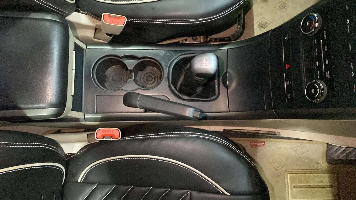 2018 Mahindra XUV500 W6, Diesel, Manual, 68,671 km, Gear Lever