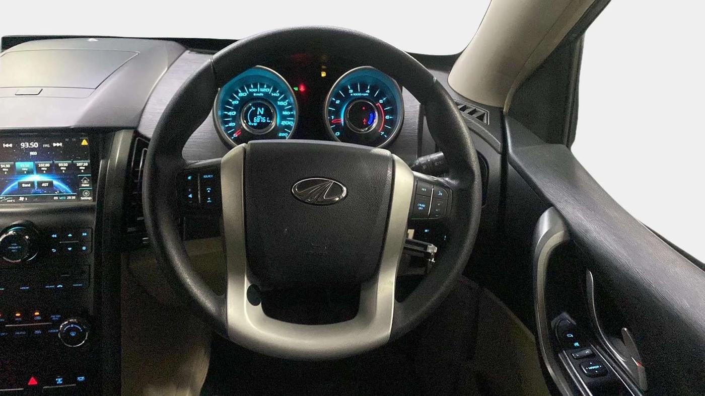 2018 Mahindra XUV500 W6, Diesel, Manual, 68,671 km, Steering Wheel Close Up