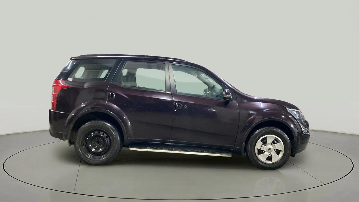 2018 Mahindra XUV500 W6, Diesel, Manual, 68,671 km, Right Side View
