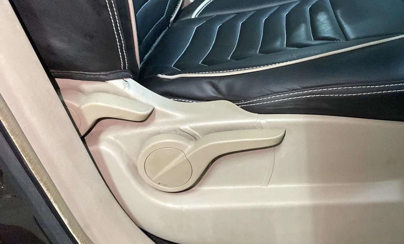 2018 Mahindra XUV500 W6, Diesel, Manual, 68,671 km, Driver Side Adjustment Panel
