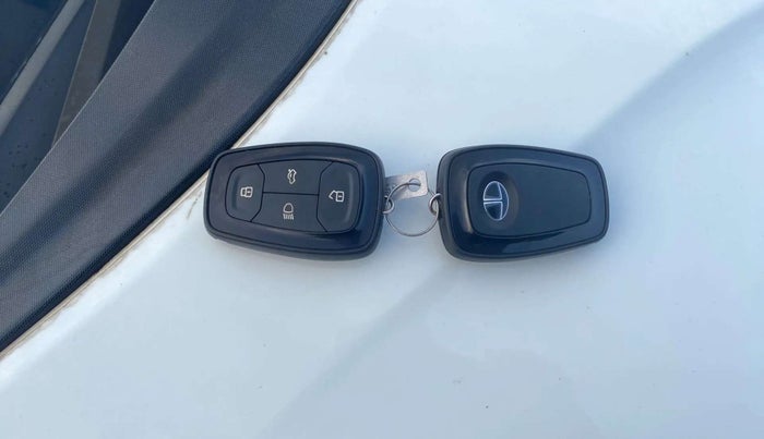 2019 Tata NEXON XZ PLUS PETROL, Petrol, Manual, 29,913 km, Key Close Up
