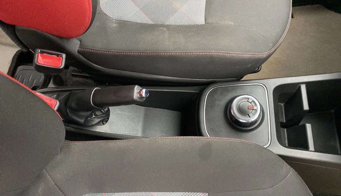 2020 Renault Kwid RXT 1.0 AMT (O), Petrol, Automatic, 5,762 km, Gear Lever