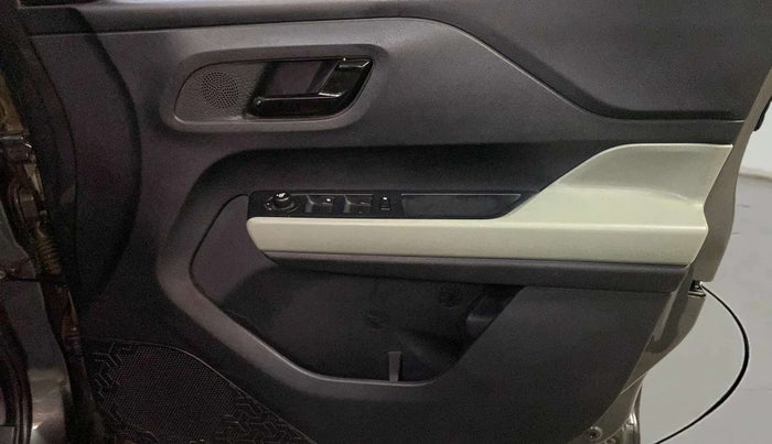 2022 Tata PUNCH ADVENTURE MT, Petrol, Manual, 5,812 km, Driver Side Door Panels Control