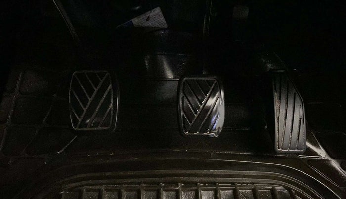 2018 Maruti Swift VXI, CNG, Manual, 78,058 km, Pedals