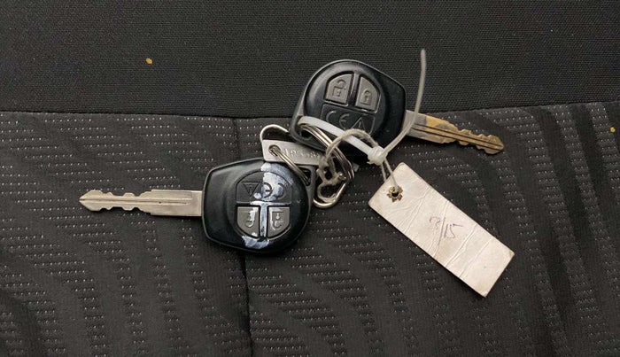 2018 Maruti Swift VXI, CNG, Manual, 78,058 km, Key Close Up